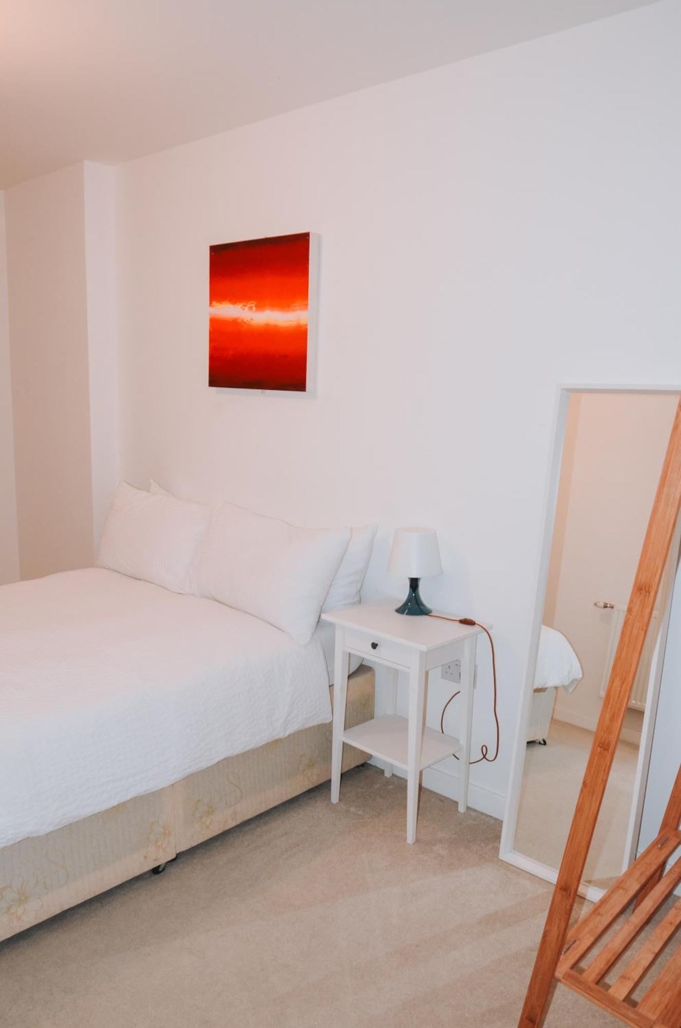 Spacious And Luxury 2 Bed 2 Bath Just 5 Minutes Walk From The Underground Appartamento Londra