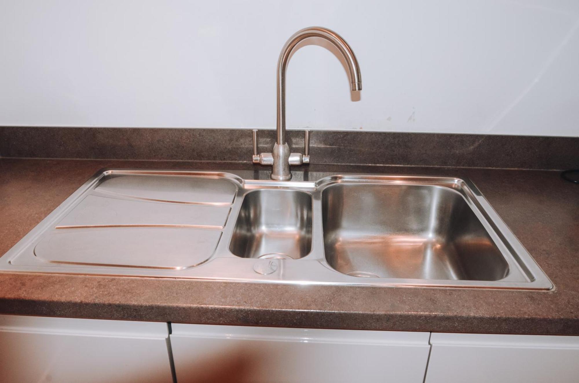 Spacious And Luxury 2 Bed 2 Bath Just 5 Minutes Walk From The Underground Londra