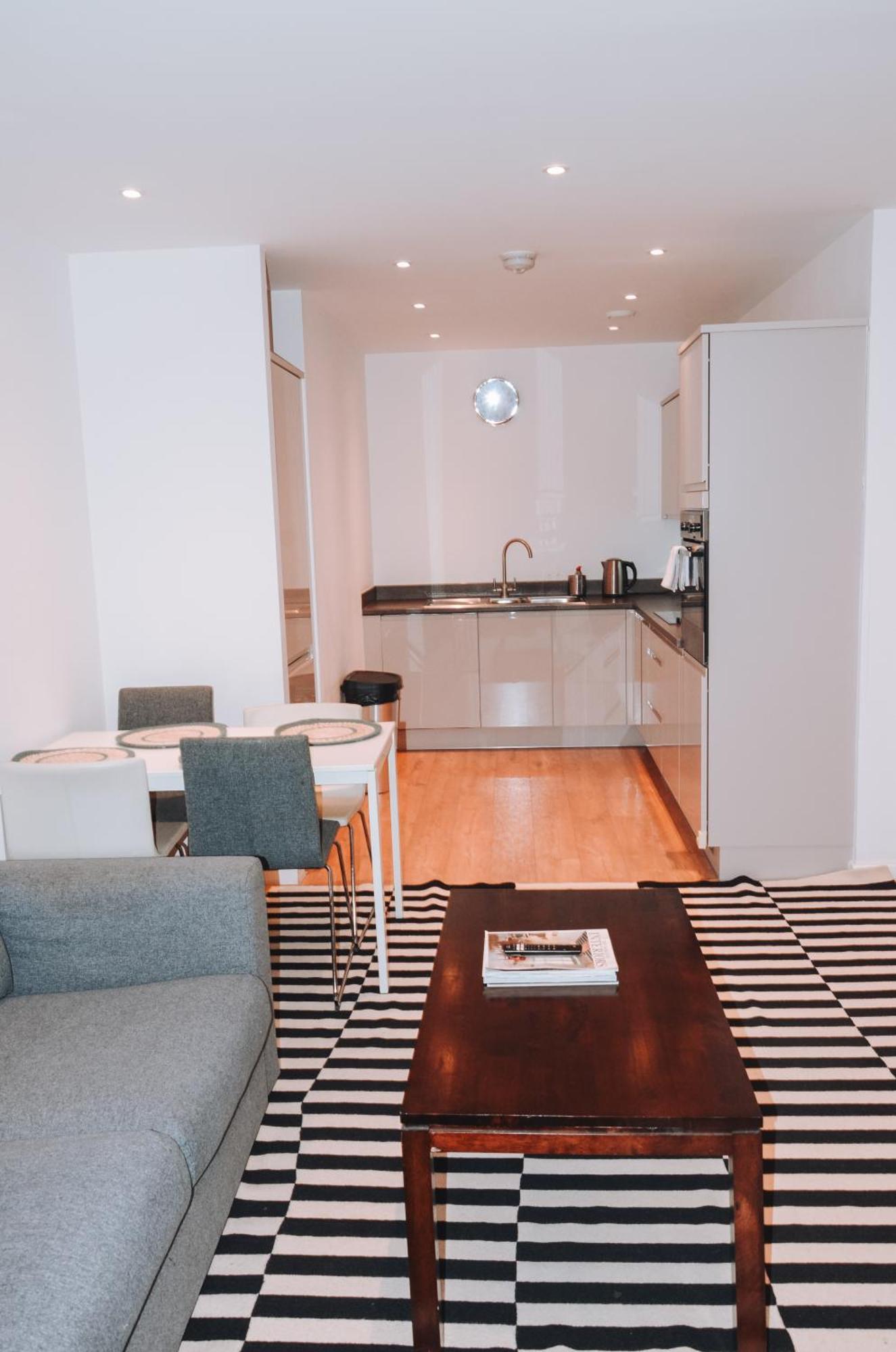 Spacious And Luxury 2 Bed 2 Bath Just 5 Minutes Walk From The Underground Appartamento Londra
