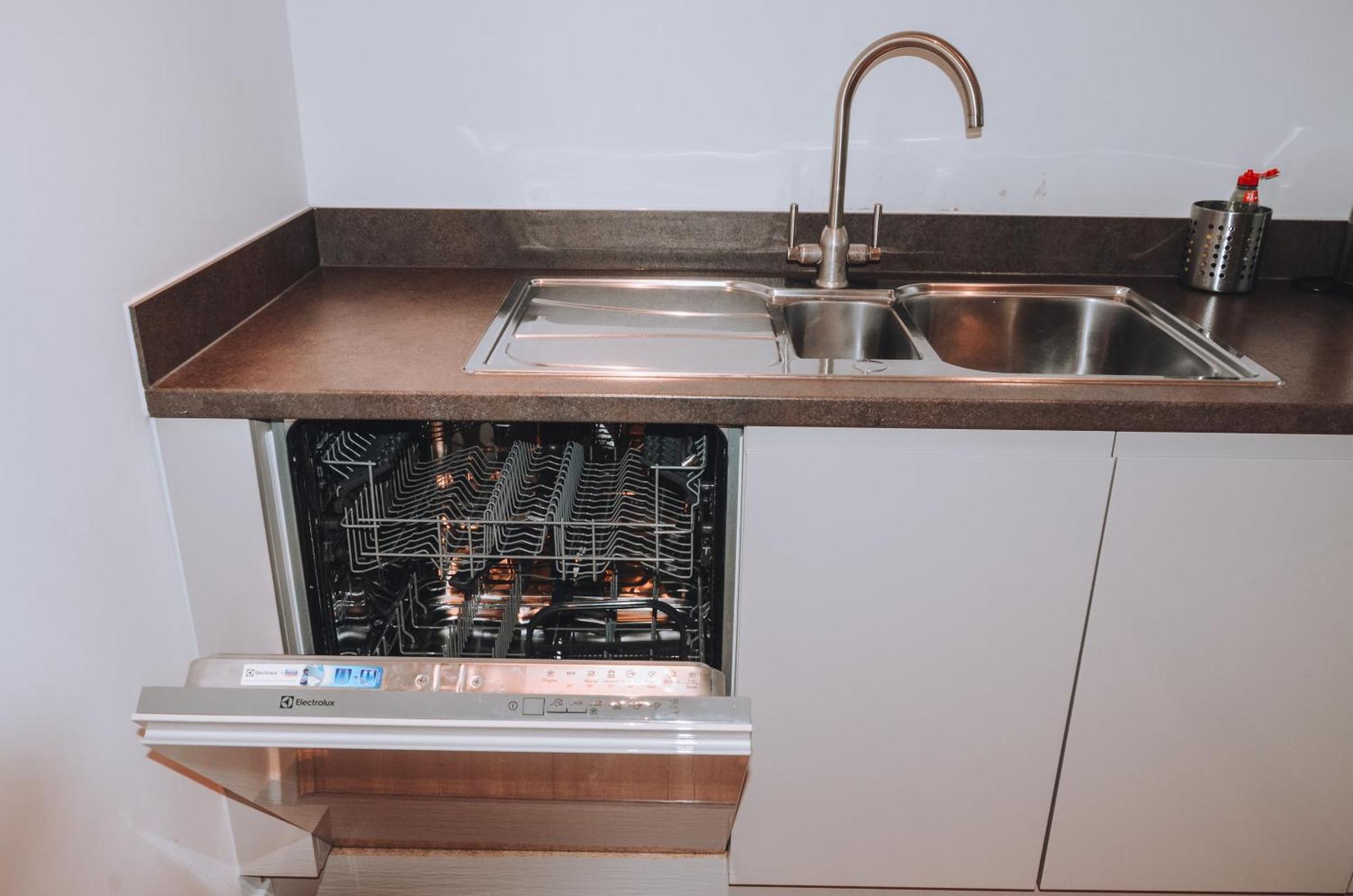 Spacious And Luxury 2 Bed 2 Bath Just 5 Minutes Walk From The Underground Appartamento Londra