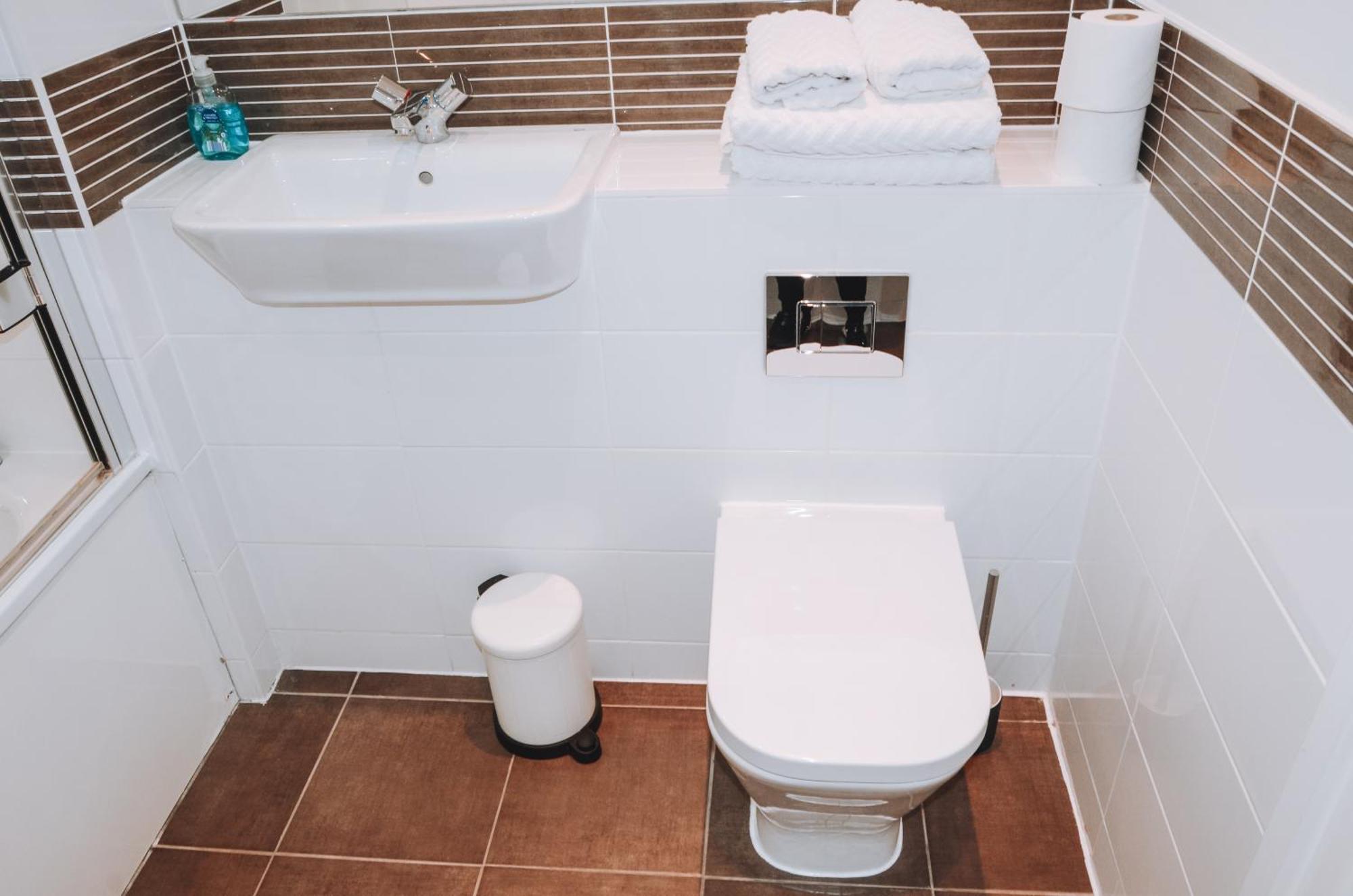 Spacious And Luxury 2 Bed 2 Bath Just 5 Minutes Walk From The Underground Appartamento Londra